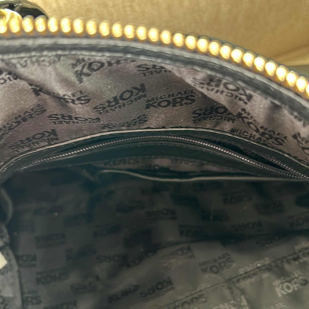 Micheal Kors all leather mid size bag! - Picture 4 of 5